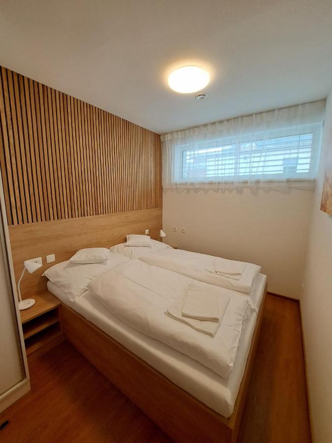 6Bits Apartments เยเซนิค ภายนอก รูปภาพ