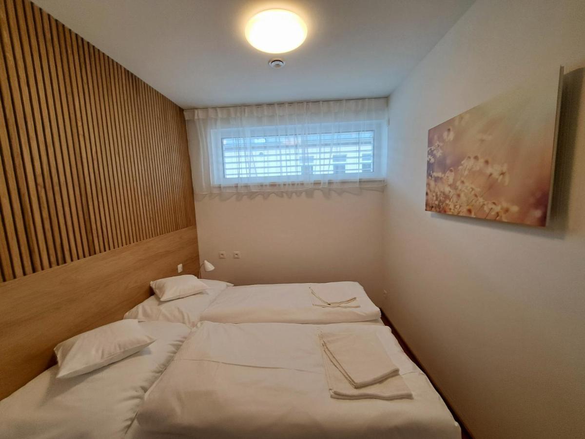 6Bits Apartments เยเซนิค ภายนอก รูปภาพ